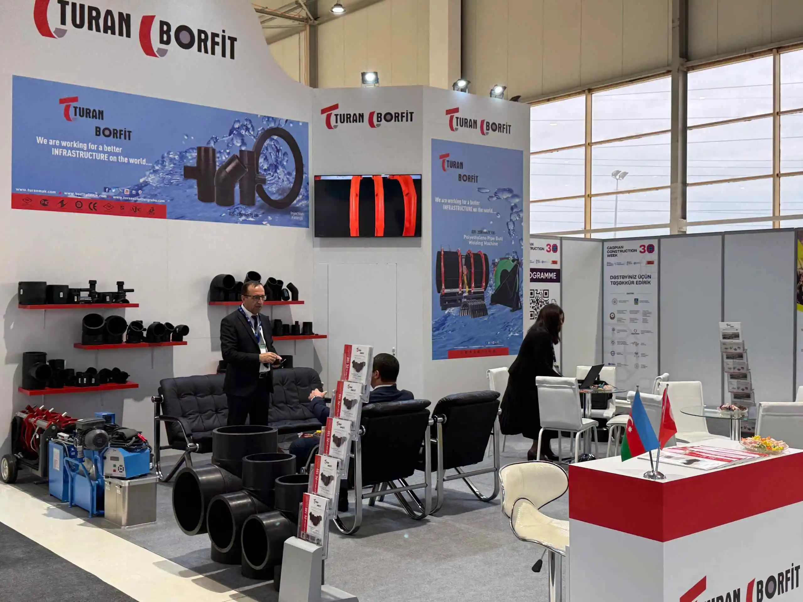 BORFİT PLASTİK BORU A.Ş. Bakü fuar standı ahşap fuar standı genel görünüm
